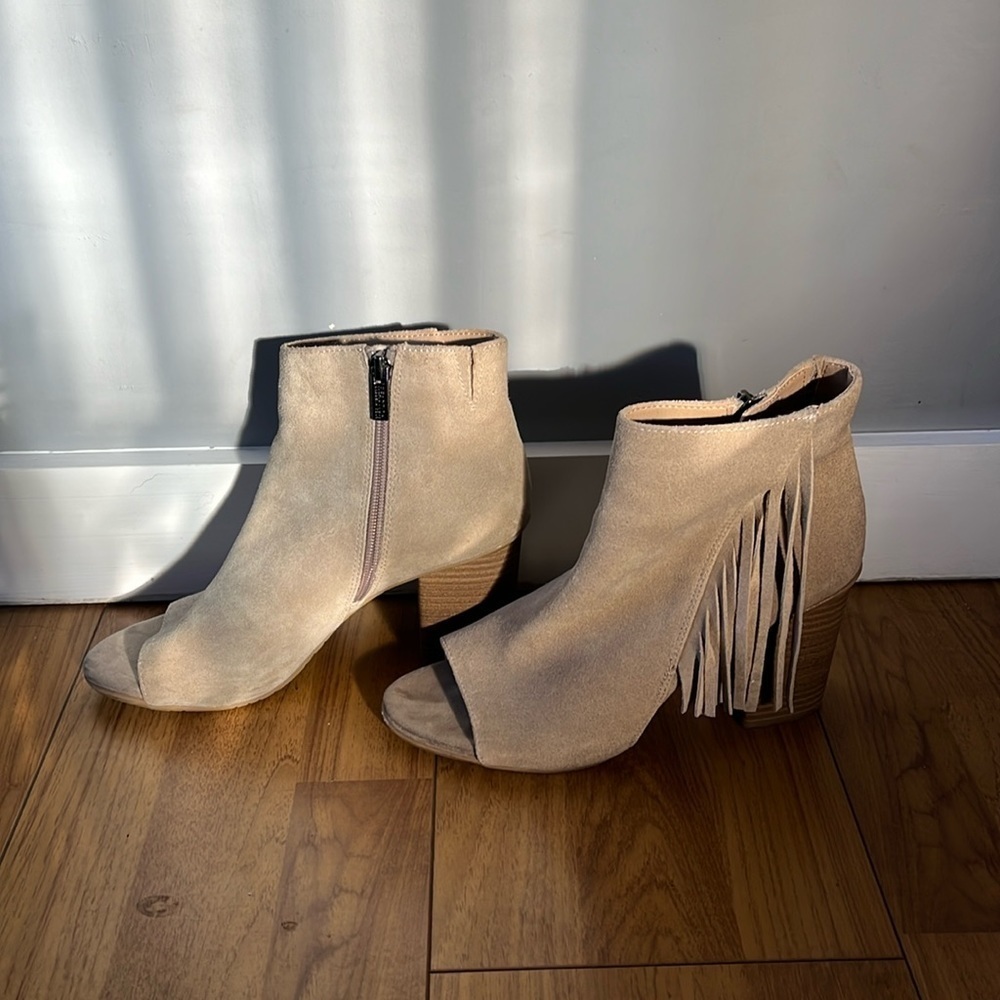 Kenneth Cole reaction booties